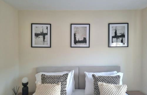 Stylish Spacious 4 Bed Townhouse near station with Parking & High Speed WiFi - Foto 34