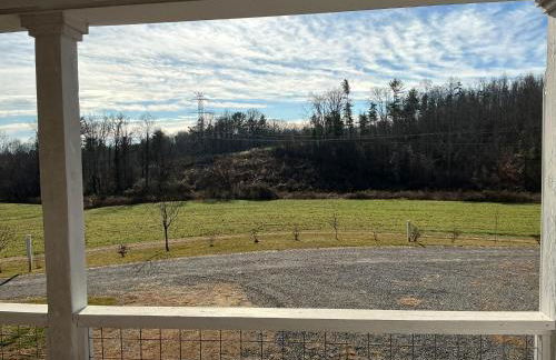 The Farmhouse at Wolfehaven - Foto 8