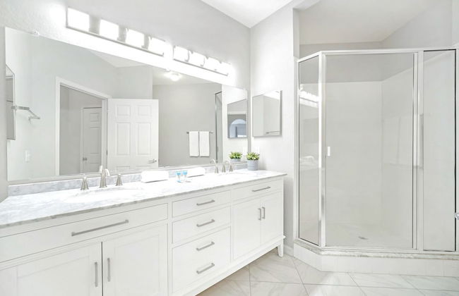 Upstay - Condo Near Disney w Games Pool Sauna - Photo 16