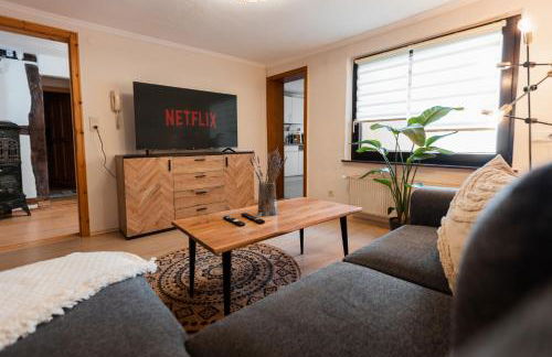 BG Living & Hosting - Mosel-Fachwerkhaus nahe Calmont Klettersteig - 2 Schlafzimmer, Parkplatz, WLAN & Netflix, 5 Personen - Foto 1