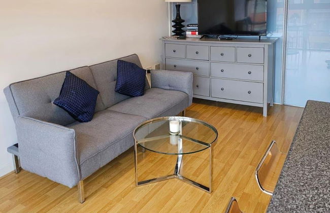 Apartment - Free Parking & Near Hospital - Photo 5