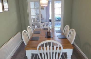 Alverstoke Manor - family home with pool table - Photo 31