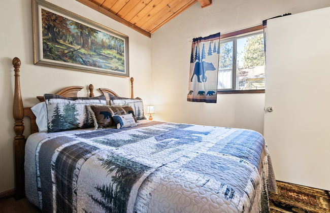 A Beary Cute Cabin - Photo 2