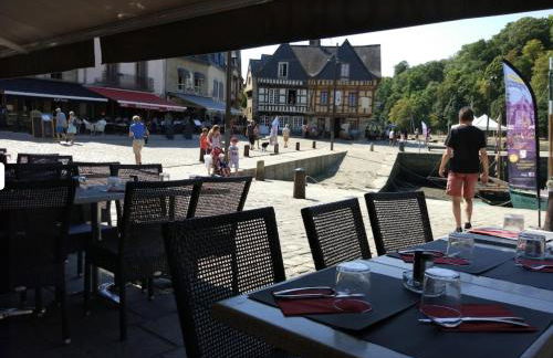 Coup de Coeur sur le Port de ST GOUSTAN, Trés Bel Appartement avec Terrasse - Foto 17