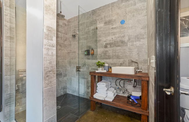 Magnificent En Suite Studio - Photo 14