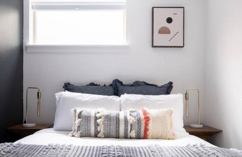 Stylish Urban Loft wFloating Stairs&Fireplace - Foto 37