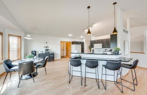 Luxury Prairie Retreat 5 Min from Madison! - Photo 10