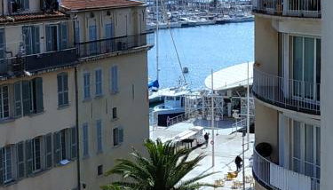 Superbe T3 climatisé - vue port de plaisance - centre historique - balcon - WIFI - 5e avec ascenseur - Foto 1