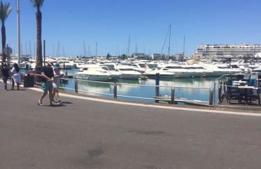 Luxury 3 Bedroom Apartment on Gated Complex - Foto 6