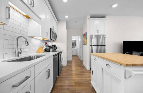 Capri Unit 001 in the Heart of Downtown TC - Foto 26