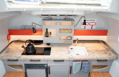 Ausgebautes Freifallrettungsboot KNUTSCHKUGEL - Foto 14