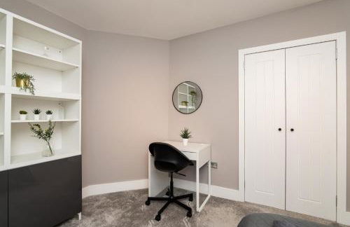 3 Bedroom House-Free Parking-by Holiday Homes - Foto 19