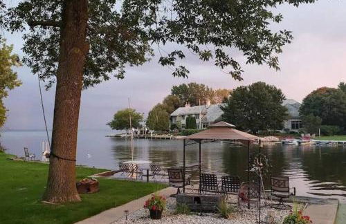 Lakeside Luxury Retreat: Waterfront near Green Bay - Foto 1