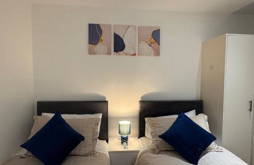 Modern & Spacious 3BR House Bracknell - Berkshire - Photo 57