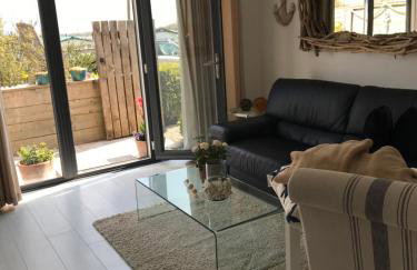 Ocean Drive Deluxe Apartment with complimentary Day Time Beach hut - Foto 49