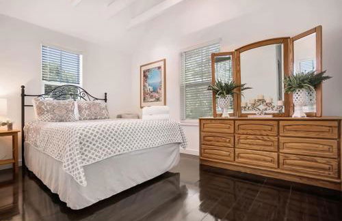 Downtown Home with Hot Tub, BBQ, Near Ice Plant! - Foto 25