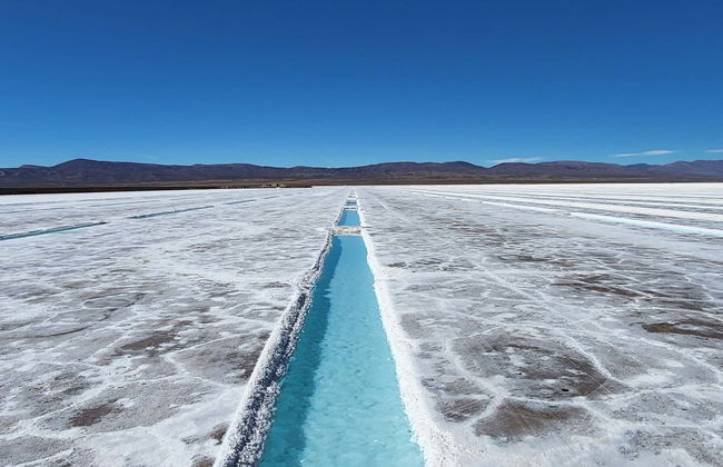 Excursión a las Salinas Grandes y Travesía a las Nubes - Foto 1