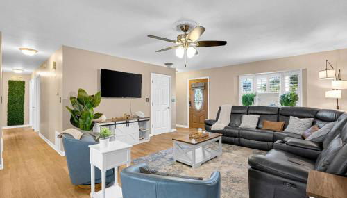 Four Bed Home with Pool Game Room Bar Near Beach - Foto 2