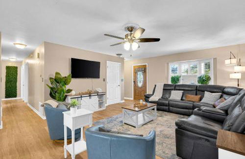 Four Bed Home with Pool Game Room Bar Near Beach - Foto 2