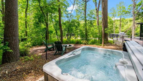 Cute Riverside Cabin w Hot Tub Fire Pit & Kayaks - Photo 2, Garden view
