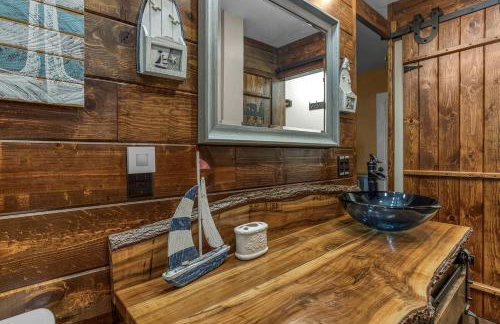 Luxury Lakeside Mountain Escape with Wraparound Deck Near Terra Alta, West Virginia - Foto 36