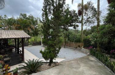 Sítio com piscina, churrasqueira, lareira, fogão à lenha, mesa de sinuca e vista para as montanhas - Foto 50