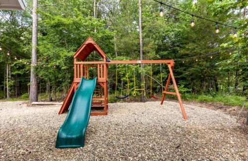 Crimson Creek Cabin - Hot Tub, Playset, Family-Friendly - Foto 43