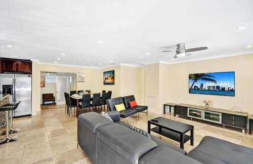 Deluxe Home Heated Pool & Jetted Tub near Beach - Foto 6