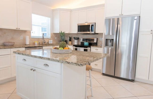 Clean Spacious Waterfront 2bd 2ba Sleeps 8 - Photo 4