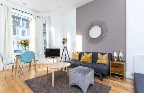 Stylish 2 Bed Apartment-Zone 2 - 10 Minutes to the heart of London- sleeps up 8 - Foto 1