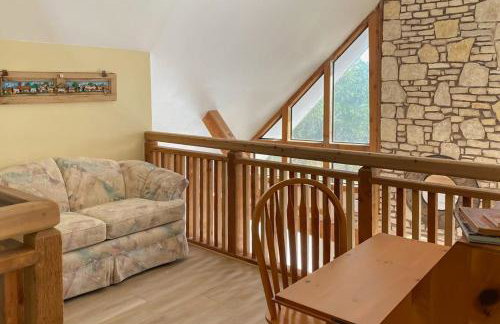 Lovely 2-Story Home with Upper & Lower Decks, Gorgeous Lake & Hill Country Views - Foto 17