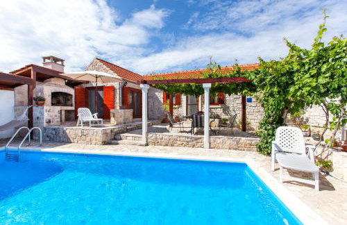 Countryside Family Villa with Private Pool - Photo 2