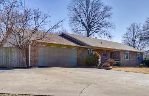 Near Trails and Dtwn Springdale! Dog-Friendly Home - Foto 31