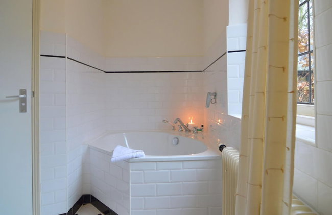 Charming Holiday Home in Hulshorst With Pool - Foto 18