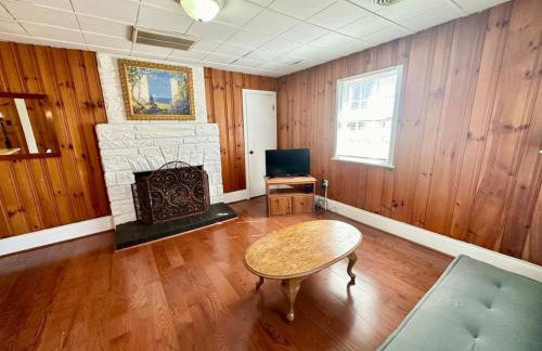 Cottage 8Lees Ford Marina - Photo 1