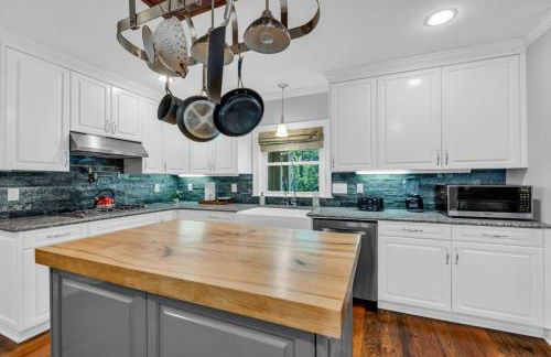 The Wexford French Chateau w Pool - Photo 14