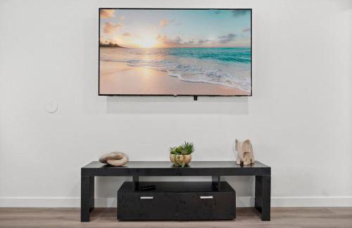 1 mile from the Beach Fire Pit, Patio, Parking! - Foto 30