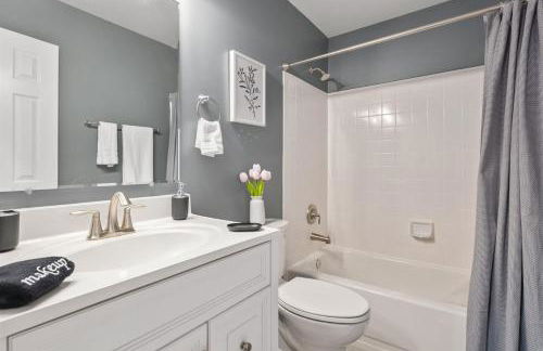 Cozy 4BR Townhome, Family Community, 40 Mins to DC - Foto 20