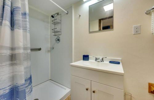 Hawthorne Anglers Cabin with Lake and Dock Access! - Foto 13