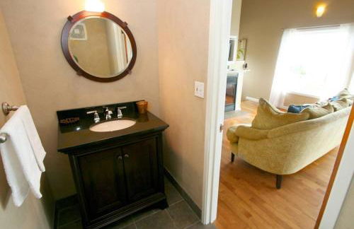 Beach Nest! Hot Tub! Sauna! BBQ Grill! AMAZING VIEWS!! Romantic Getaway! Dog Friendly!! - Foto 25