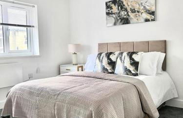 2 Bed apartment Sleeps 3 -Smart Tv -Private garden - Foto 1