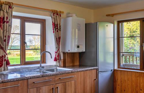 Finest Retreats - Tarkas Holt Log Cabin, Stowford - Foto 14