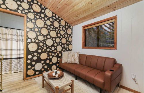 Evergreen Escape Hot Tub Firepit Resort Pool - Foto 17