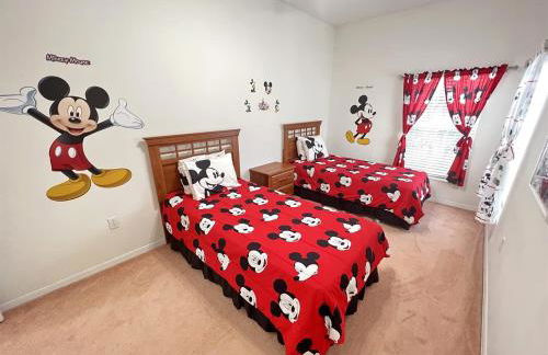 Lakefront Getaway LG South Facing Pool Hot Tub Pool Table & BBQ - 2 miles Disney - Foto 2