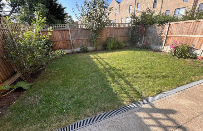 Stylish 3-bed Townhouse With 3 Baths in Southgate - Foto 15