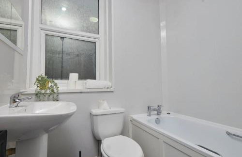 Large 4 bedroom flat close to city, street parking - Foto 34