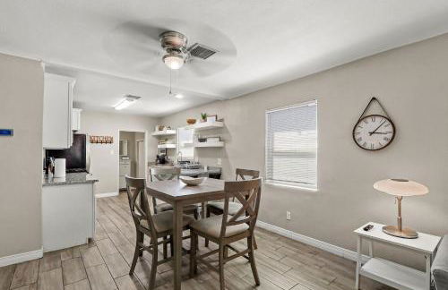 Renovated Stay, Parking, Near DT & Airport - Foto 3