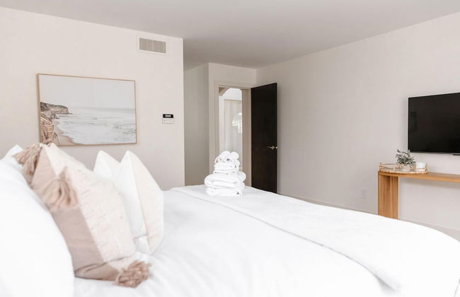 Private Luxury Oasis w Pool HT Parking - Photo 42