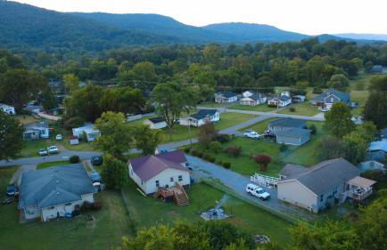 Fern Landing - Modern, Spacious, Firepit, Fully Fenced In Yard - Foto 16