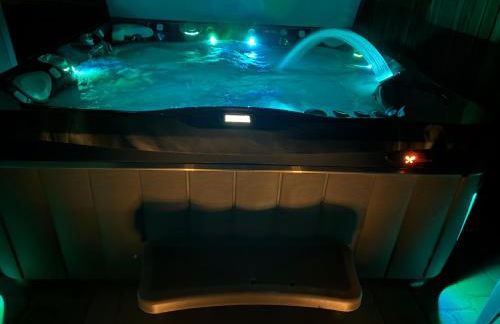 Newer Cozy Guest Cottage with Saltwater Spa! - Foto 1